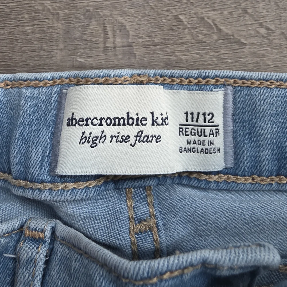 abercrombie kids High Rise Flare Jeans with Embroidered Flowers Size 11/12 R